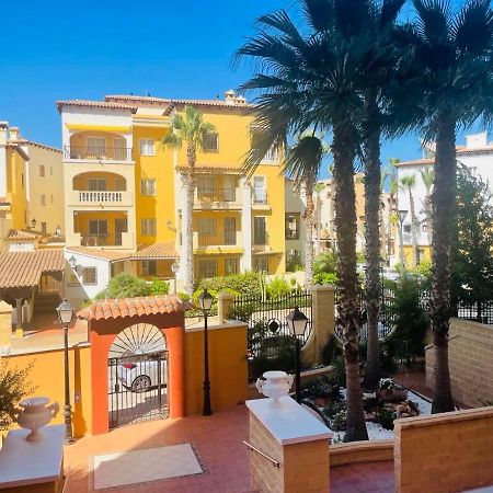 Beach Apartament In Торевиеха Екстериор снимка