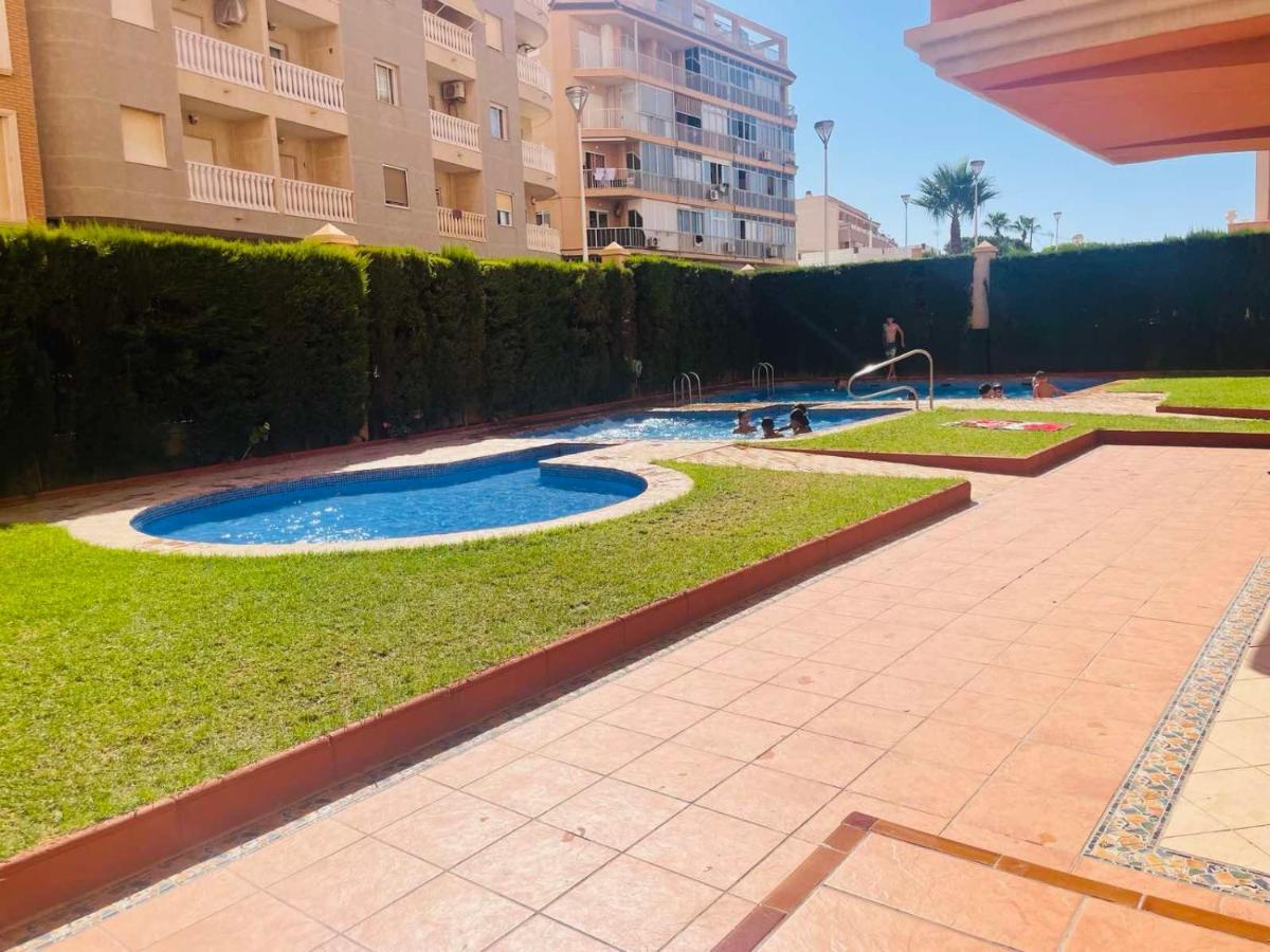 Beach Apartament In Торевиеха Екстериор снимка